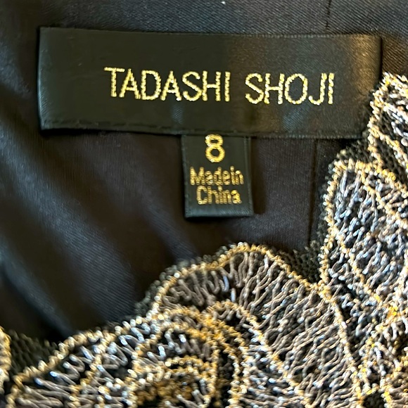 TADASHI SHOJI Rose Embroidered Lace Sheath Silver Black Metallic Dress 8 - Picture 6 of 6